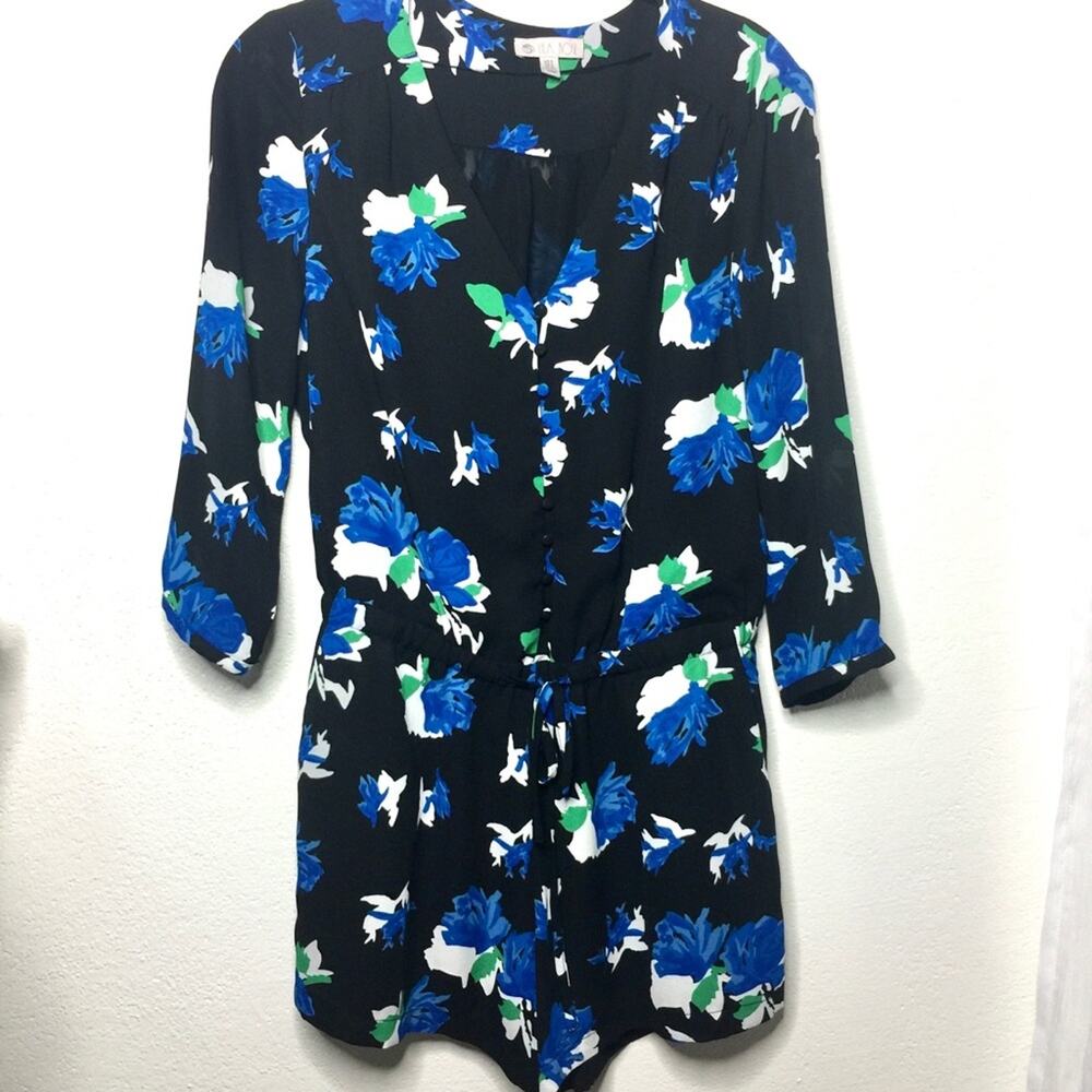 Lila Rose Black Blue Floral Crop Sleeve Romper Size 4